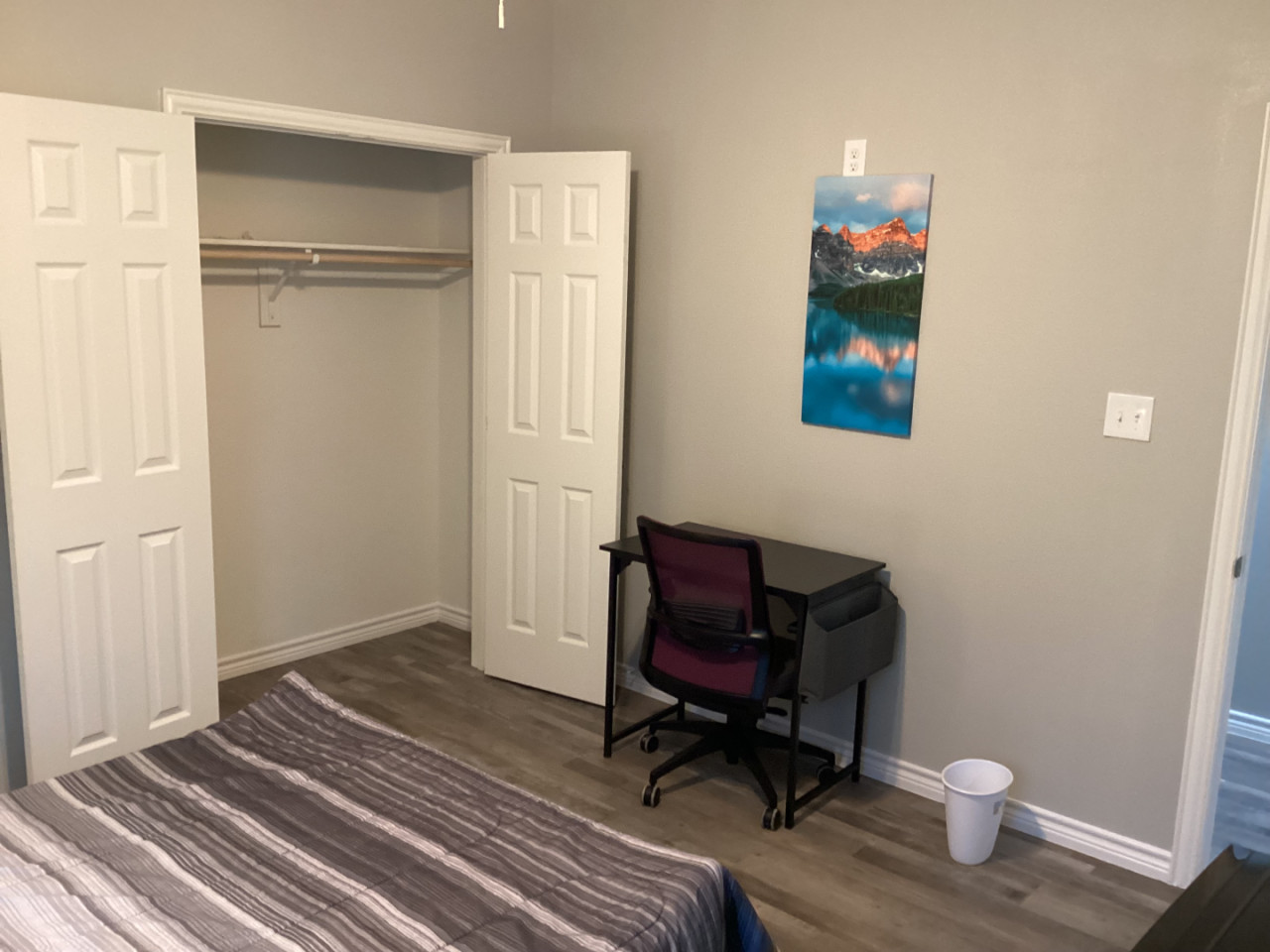  Singe Private Bedroom  -  Charming Bedrooms with Private Bath, Full Kitchen, and Personal Appliances nearby God and Jesus Perfect Church  - Gallery -  40