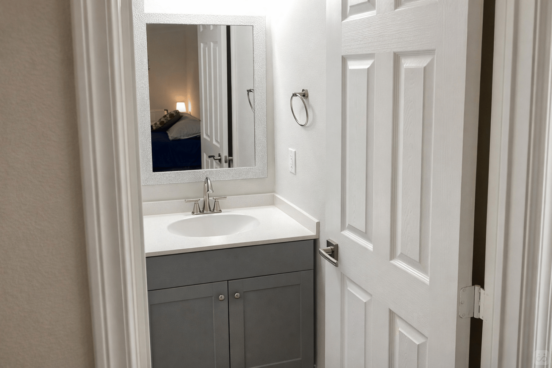  Singe Private Bedroom  -  Charming Bedrooms with Private Bath, Full Kitchen, and Personal Appliances nearby God and Jesus Perfect Church  - Gallery -  22