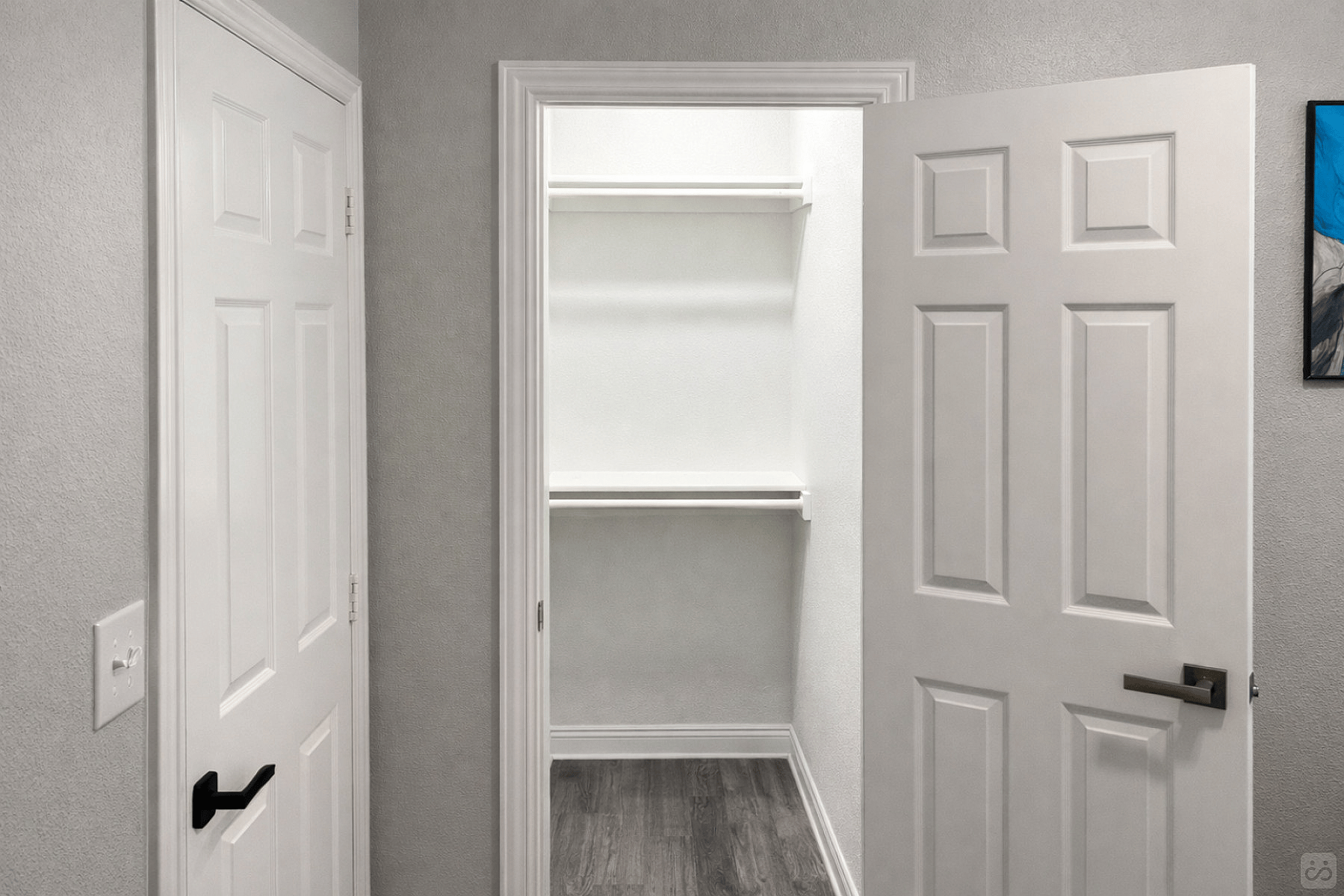  Singe Private Bedroom  -  Charming Bedrooms with Private Bath, Full Kitchen, and Personal Appliances nearby God and Jesus Perfect Church  - Gallery -  23