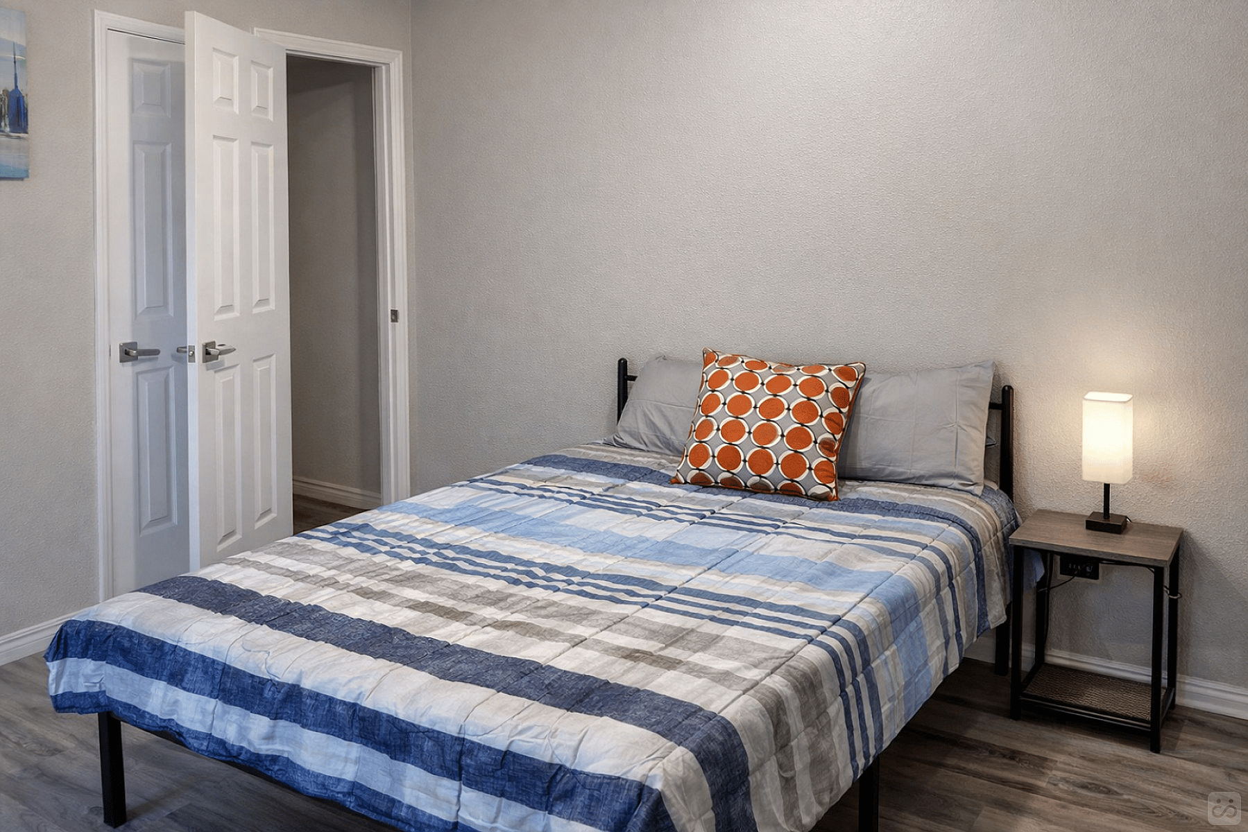  Singe Private Bedroom  -  Charming Bedrooms with Private Bath, Full Kitchen, and Personal Appliances nearby God and Jesus Perfect Church  - Gallery -  16