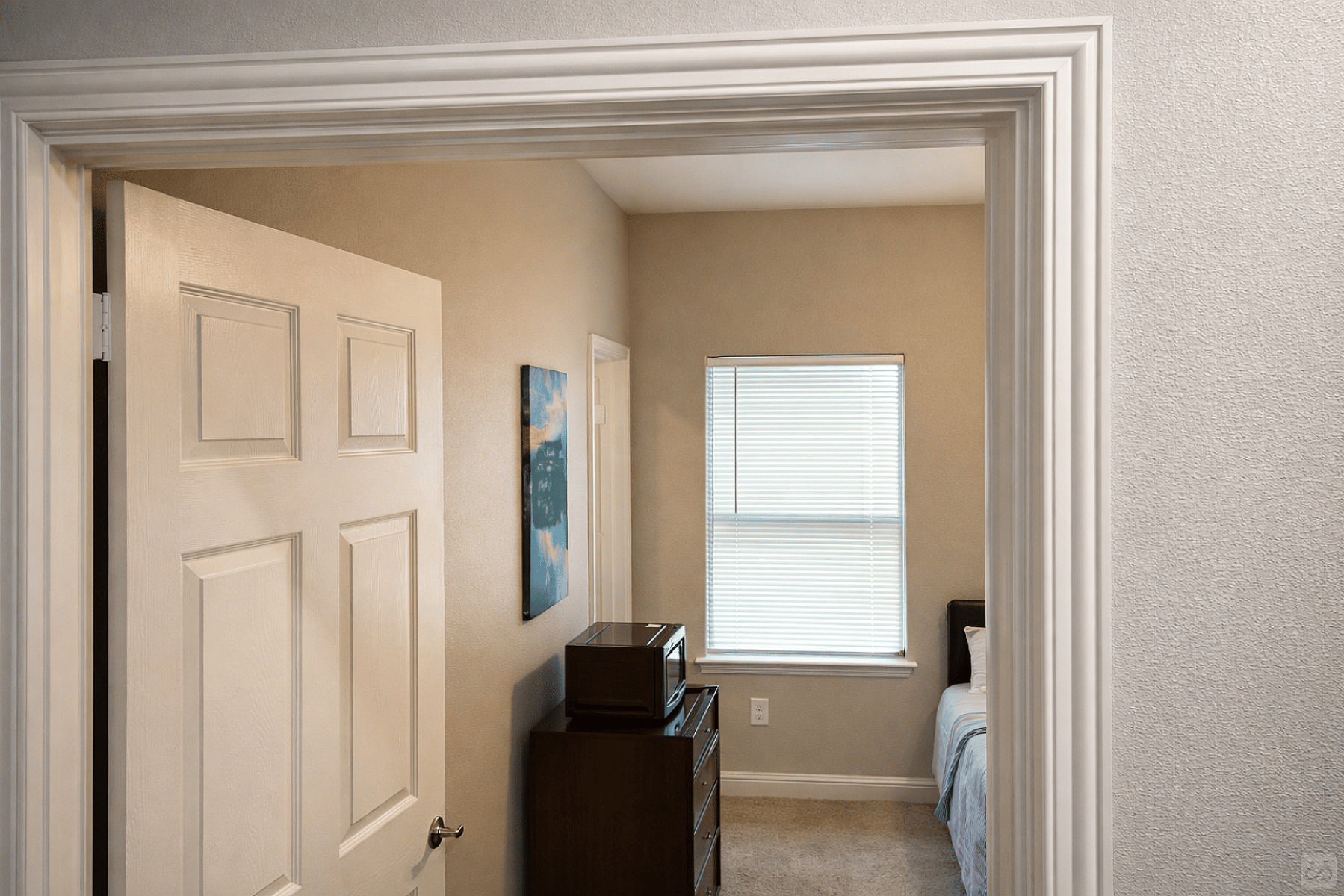  Singe Private Bedroom  -  Charming Bedrooms with Private Bath, Full Kitchen, and Personal Appliances nearby God and Jesus Perfect Church  - Gallery -  17