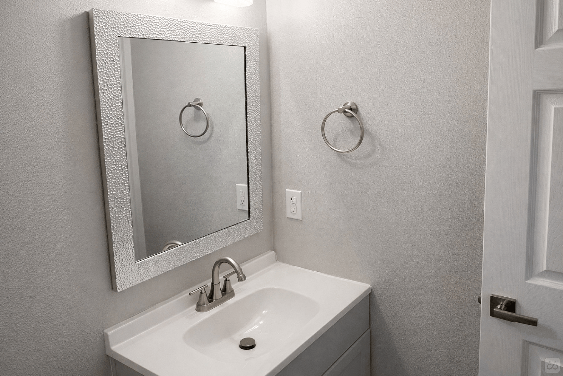  Singe Private Bedroom  -  Charming Bedrooms with Private Bath, Full Kitchen, and Personal Appliances nearby God and Jesus Perfect Church  - Gallery -  24