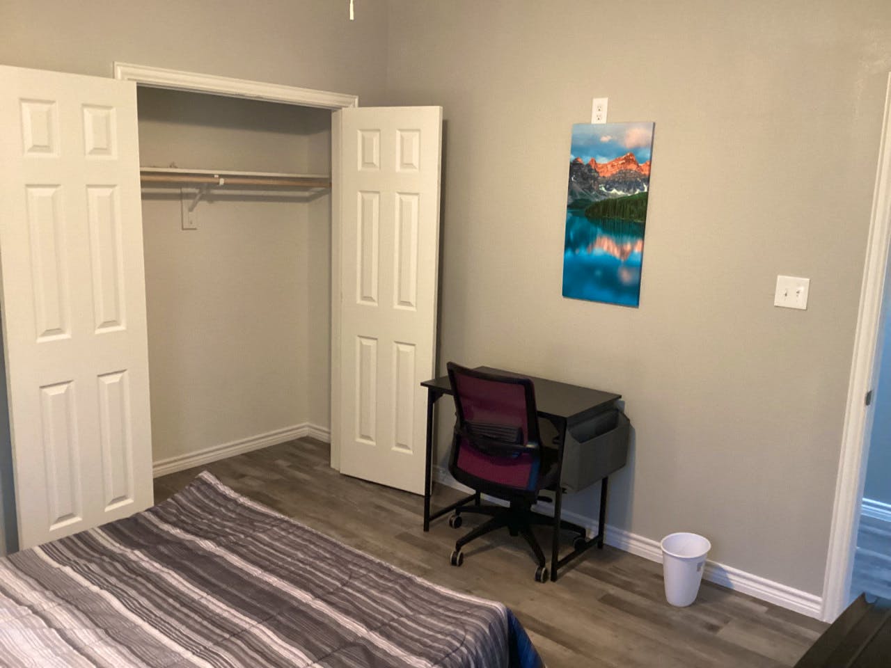  Singe Private Bedroom  -  Charming Bedrooms with Private Bath, Full Kitchen, and Personal Appliances nearby God and Jesus Perfect Church  - Gallery -  30