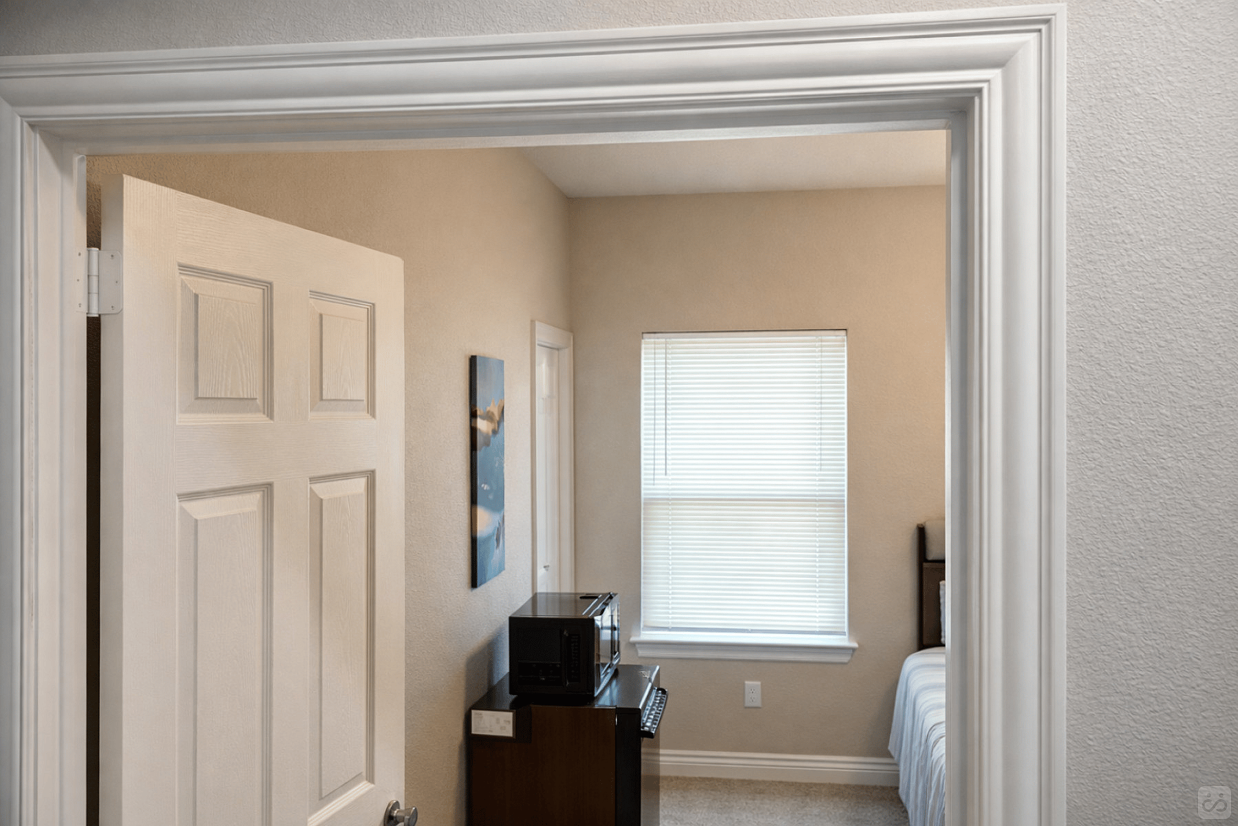  Singe Private Bedroom  -  Charming Bedrooms with Private Bath, Full Kitchen, and Personal Appliances nearby God and Jesus Perfect Church  - Gallery -  21