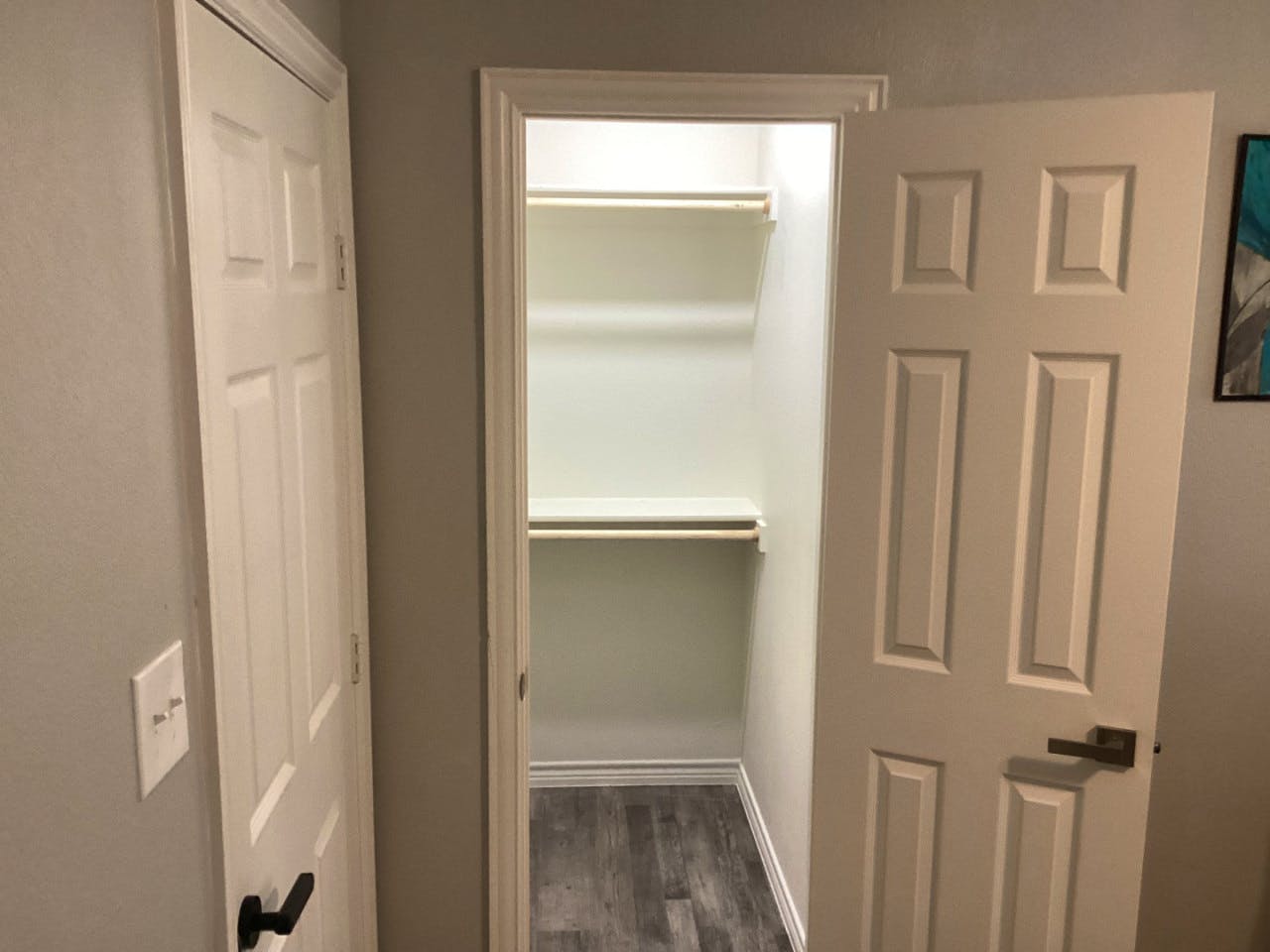  Singe Private Bedroom  -  Charming Bedrooms with Private Bath, Full Kitchen, and Personal Appliances nearby God and Jesus Perfect Church  - Gallery -  33