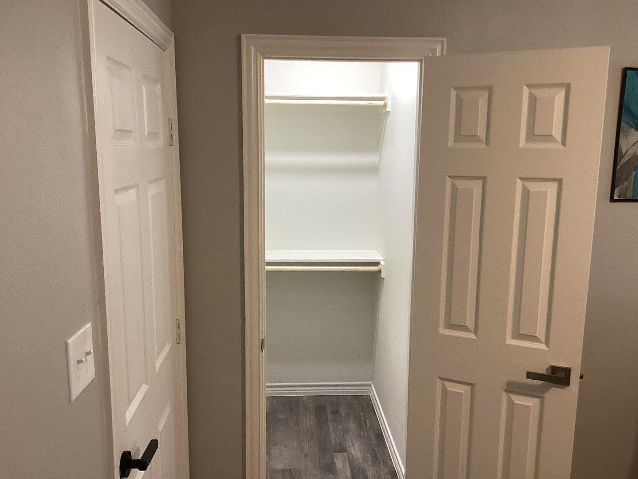  Singe Private Bedroom  -  Charming Bedrooms with Private Bath, Full Kitchen, and Personal Appliances nearby God and Jesus Perfect Church  - Gallery -  3