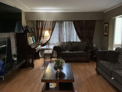 friendly-and-loving-family-of-5-surrey-187918906220241113045030AM