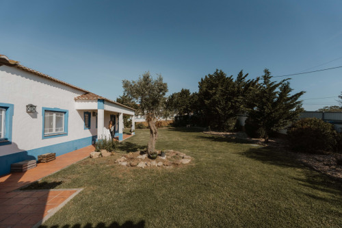 Vibrant Coliving Community with Pool & Yoga in Tranquil Ericeira
