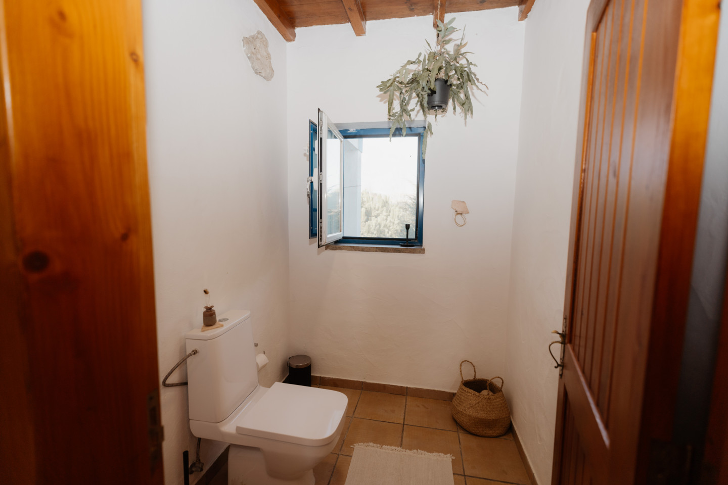 Mid-Sized Room - 25
