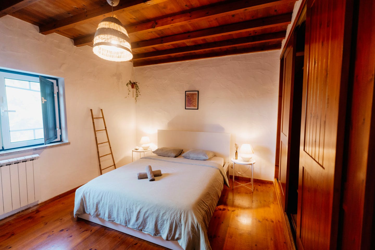 Mid-Sized Room - 8
