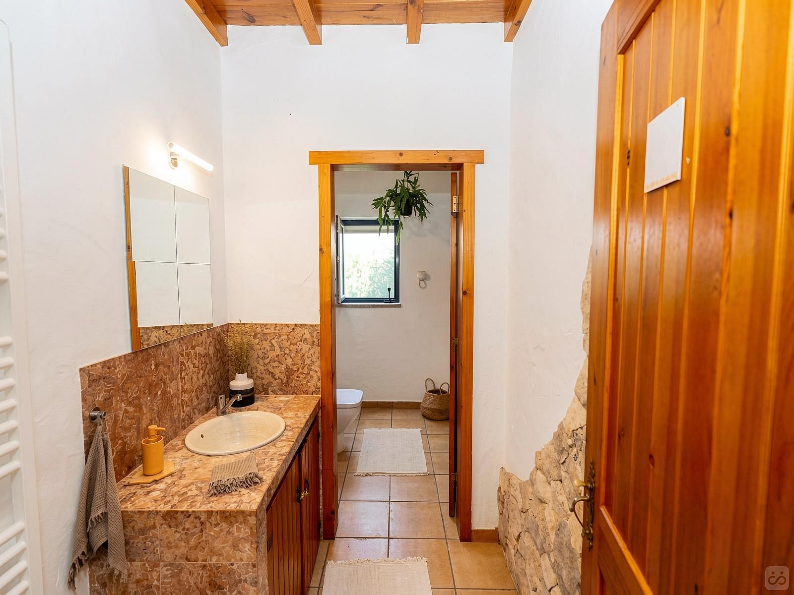 Mid-Sized Room - 71