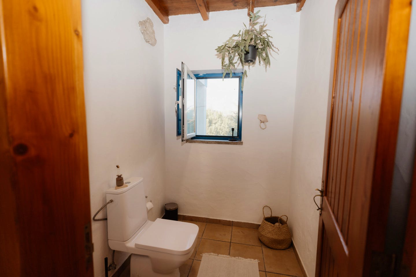 Mid-Sized Room - 10