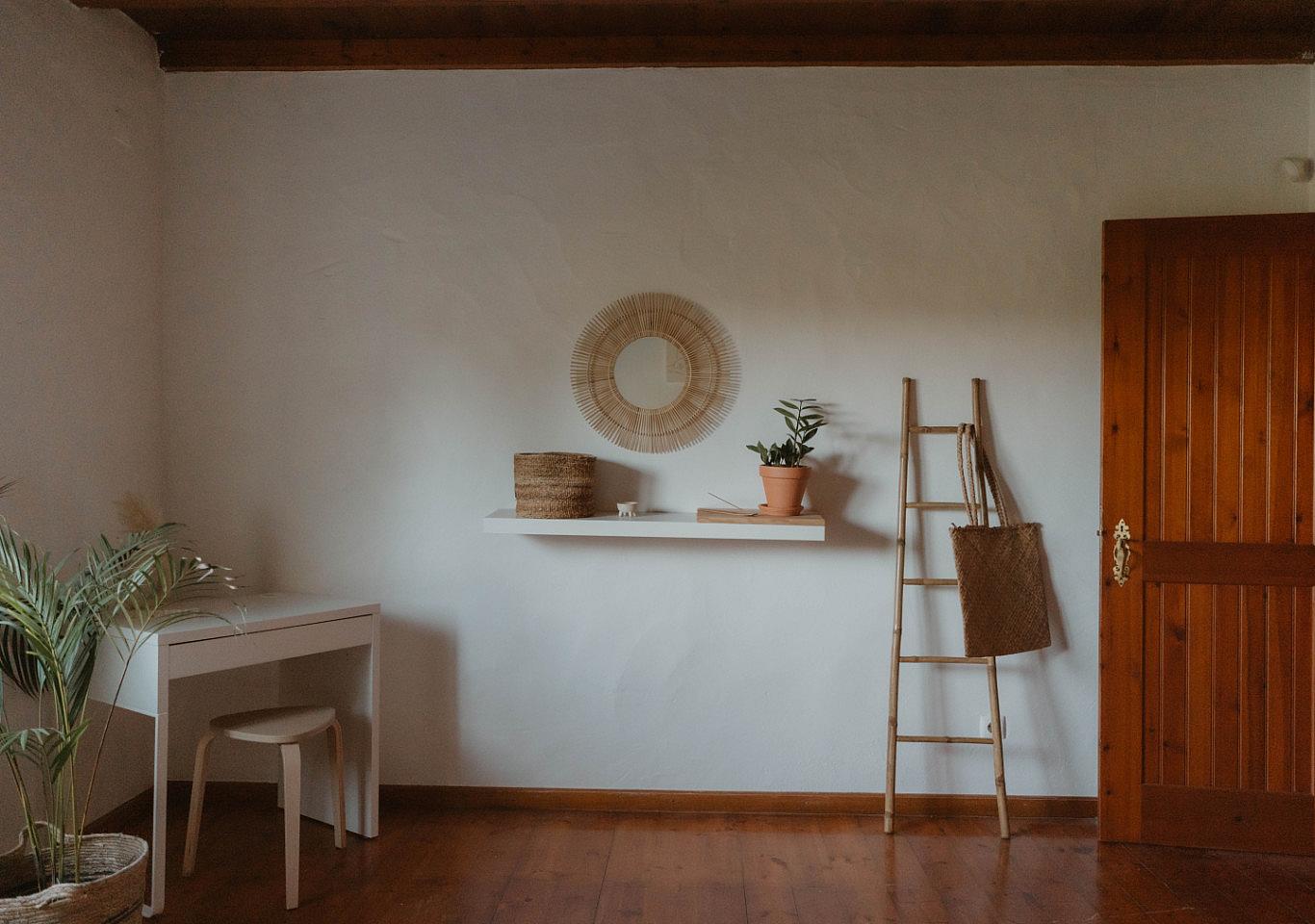 Mid-Sized Room - 32