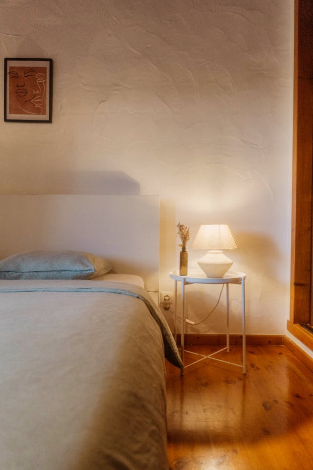 Mid-Sized Room - 7