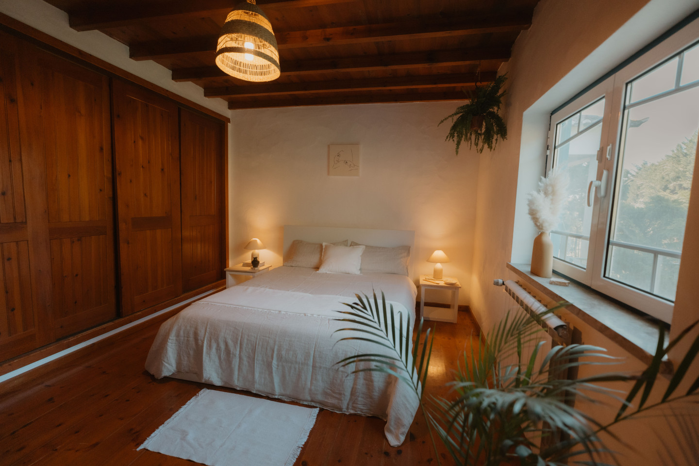 Mid-Sized Room - 16