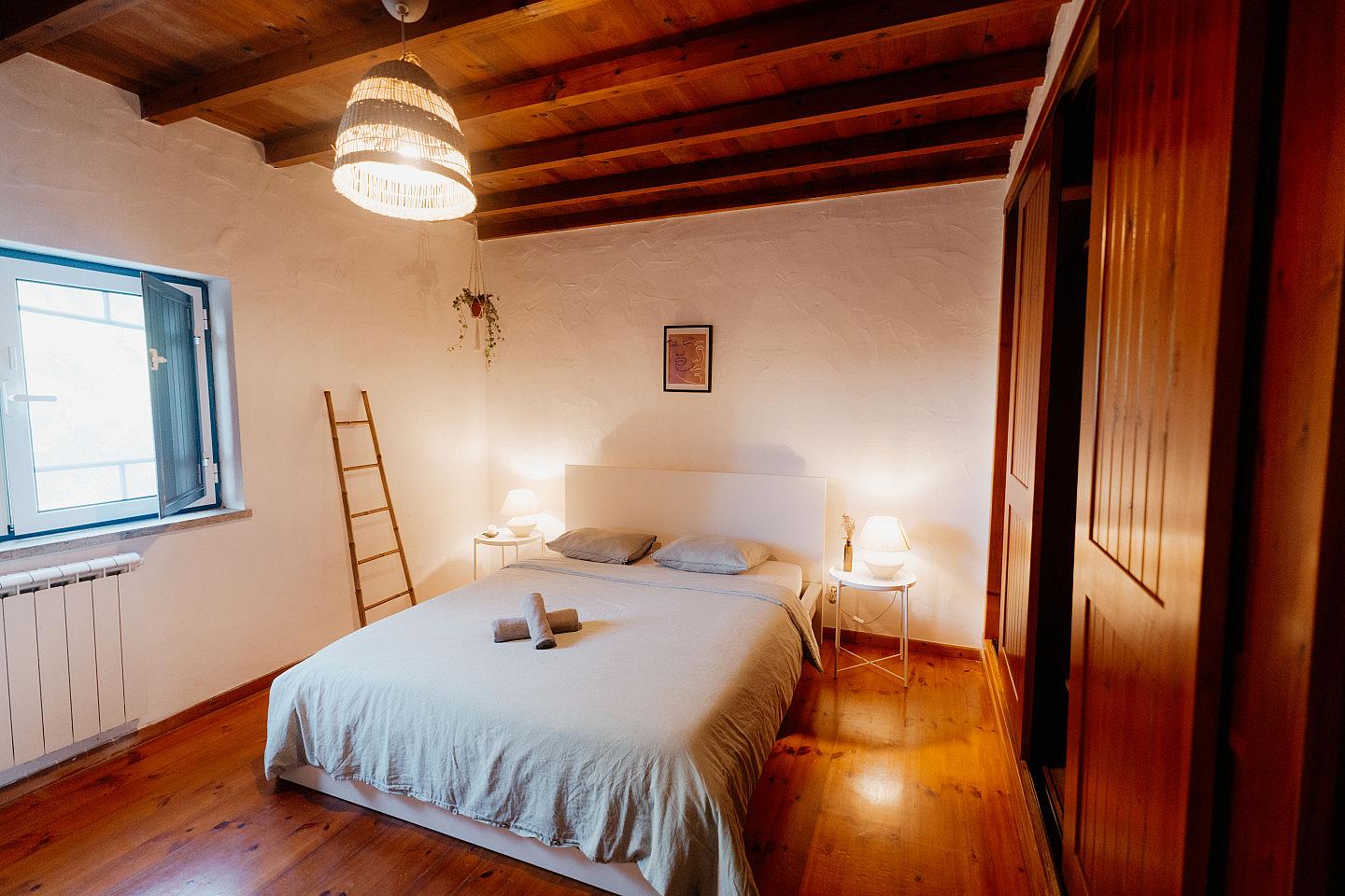 Mid-Sized Room - 53