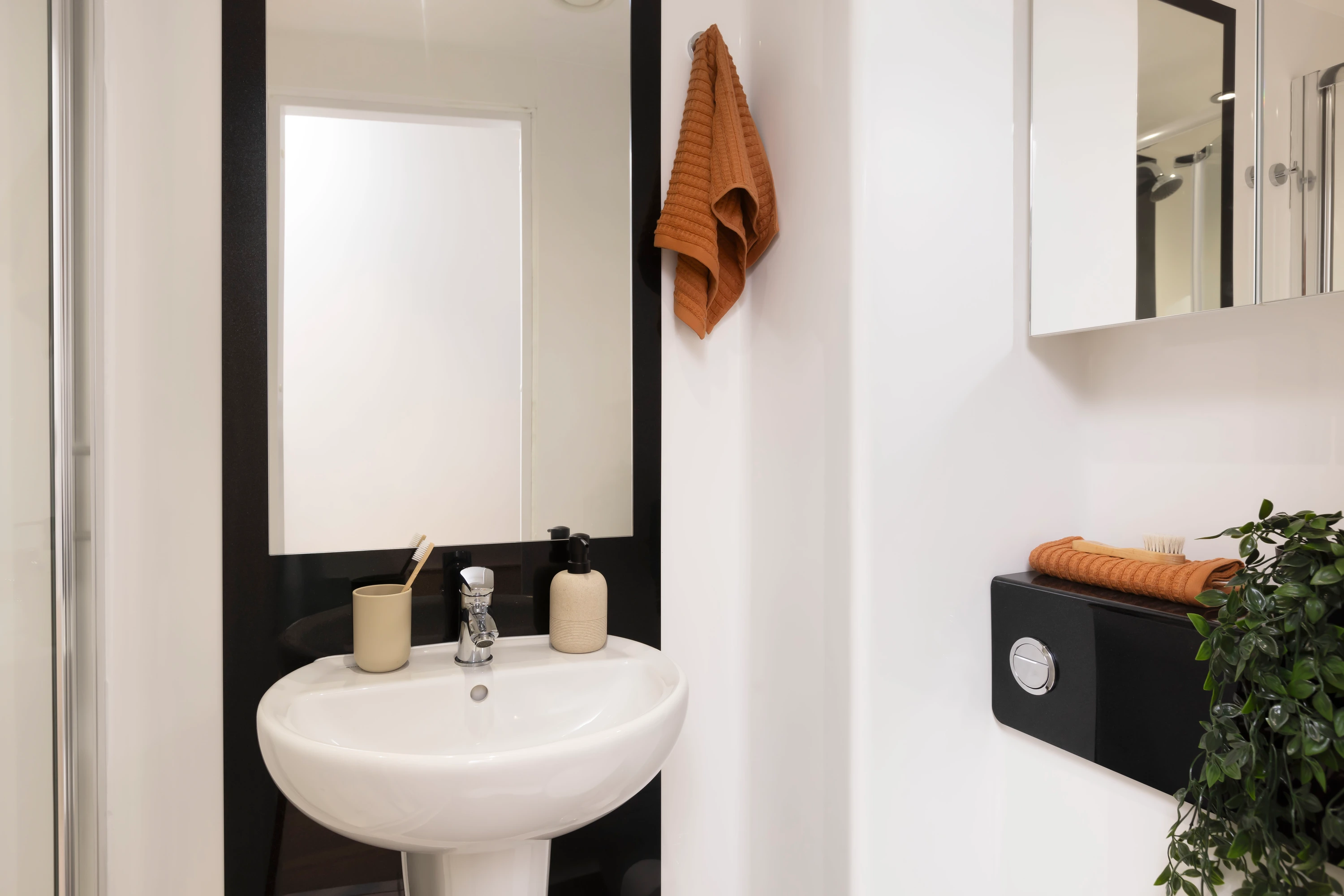  Small Standard Double En-Suite  -  Burnet Point  - Gallery -  3