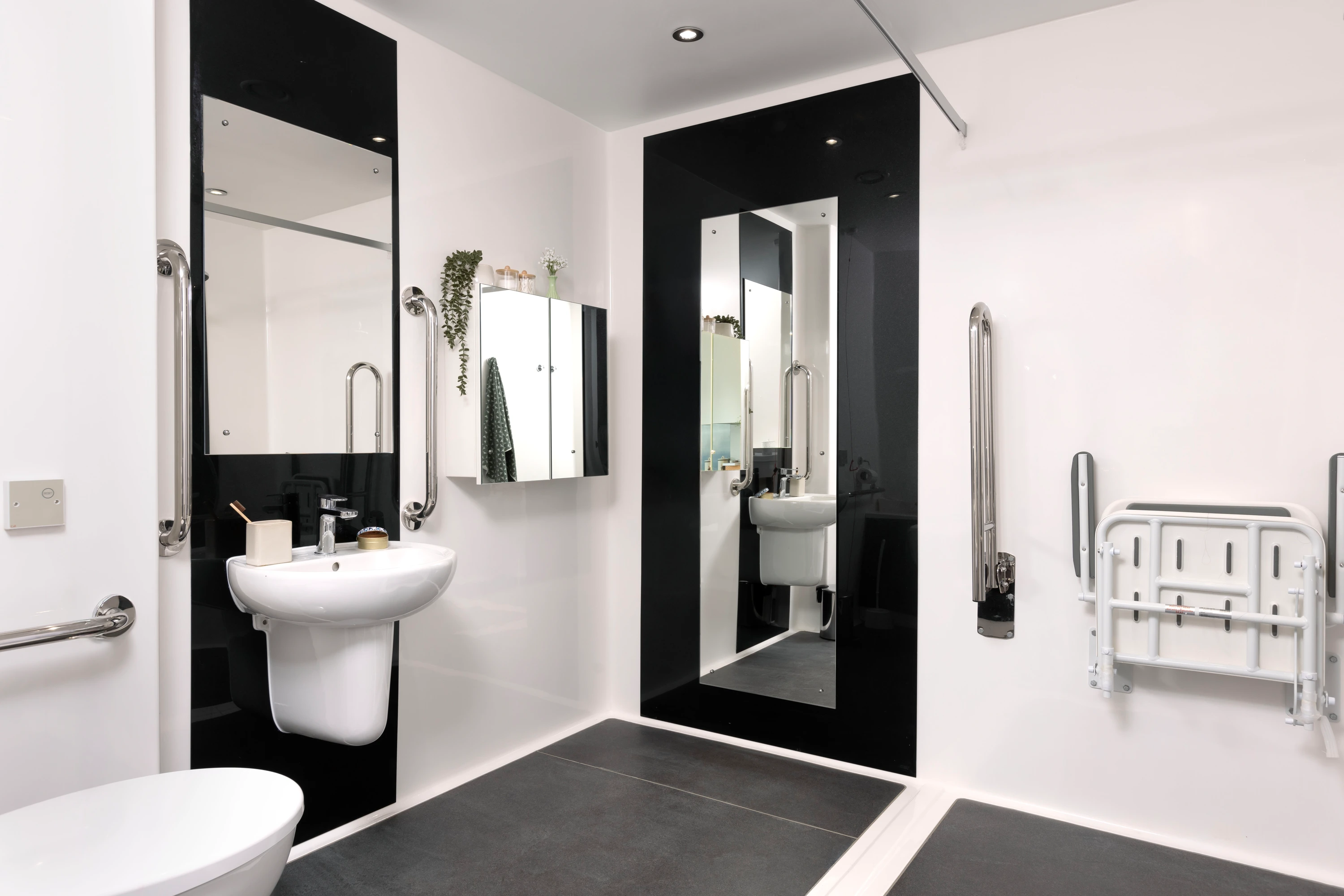  Double Wheelchair Accessible Studio  -  Burnet Point  - Gallery -  2