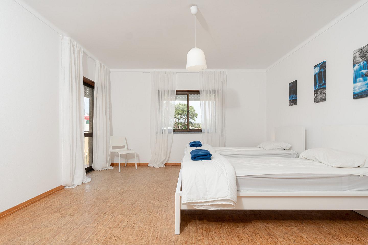 Bed In A 2-Bed Mixed Gender Room - Luxury house 8 minutes from Santa Cruz Beach - Gallery - 14