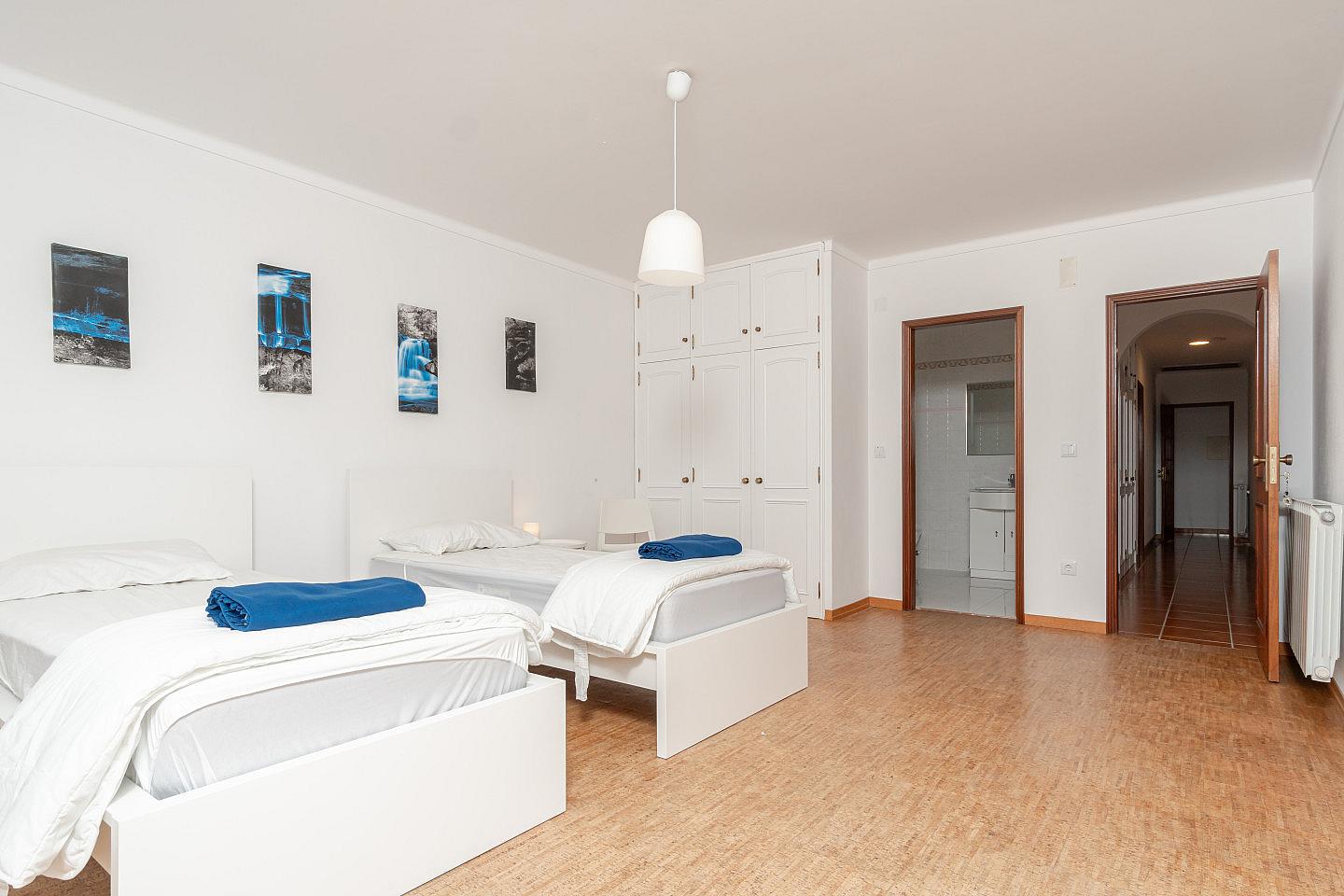 Bed In A 2-Bed Mixed Gender Room - Luxury house 8 minutes from Santa Cruz Beach - Gallery - 7