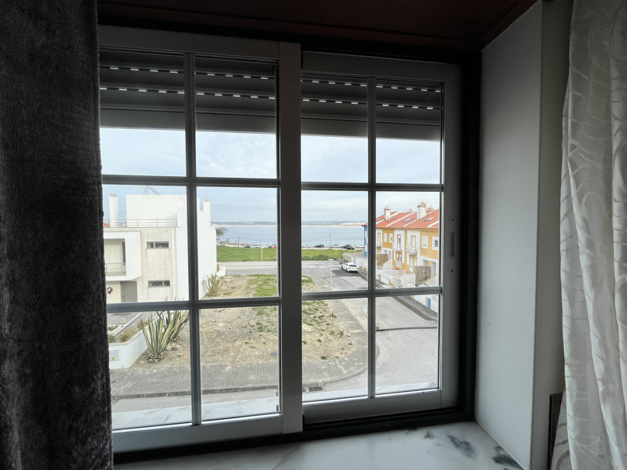  Family Room  -  Beach House near Praia do Portinho da Areia do Norte  - Gallery -  27