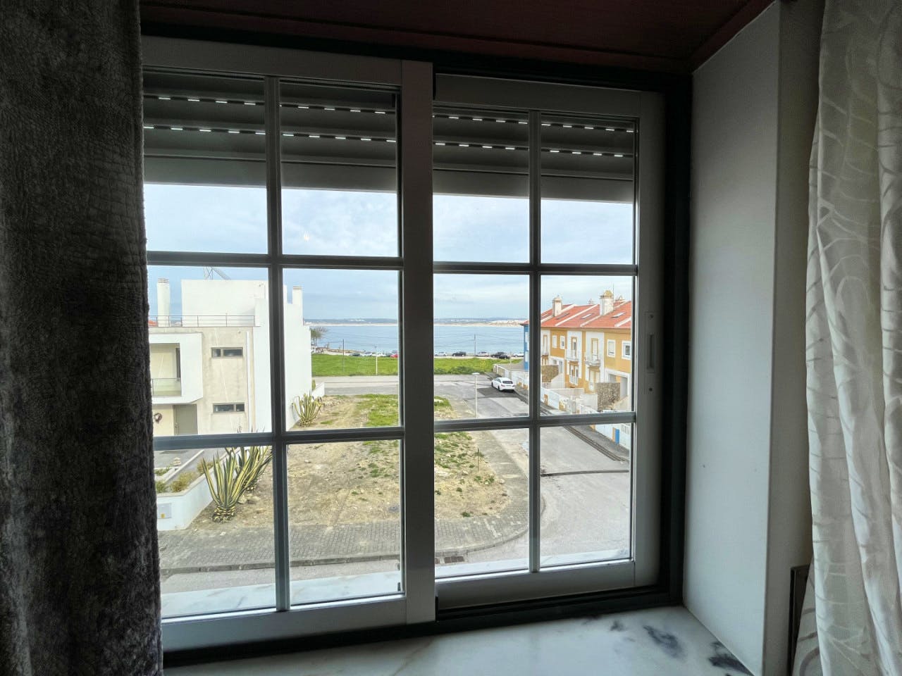  Family Room  -  Beach House near Praia do Portinho da Areia do Norte  - Gallery -  2