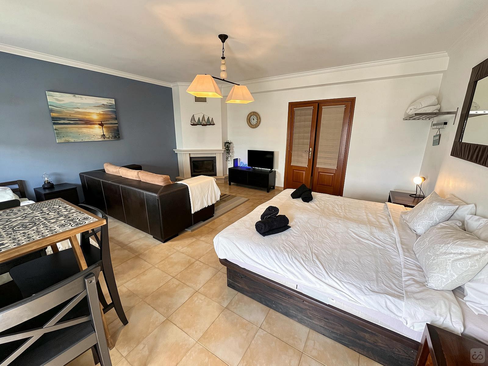  Family Room  -  Beach House near Praia do Portinho da Areia do Norte  - Gallery -  11