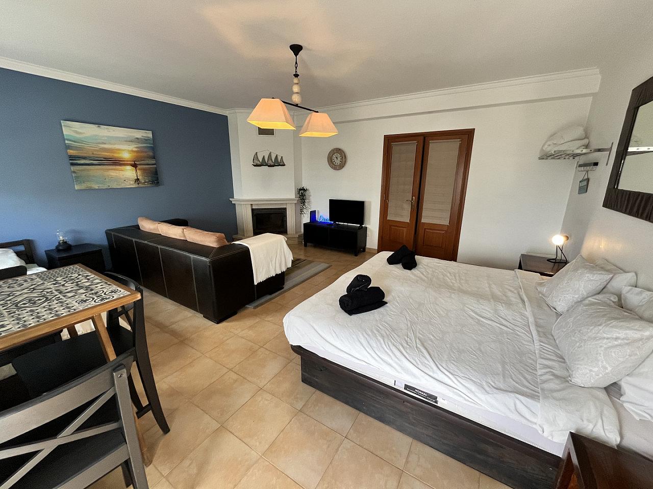  Family Room  -  Beach House near Praia do Portinho da Areia do Norte  - Gallery -  17