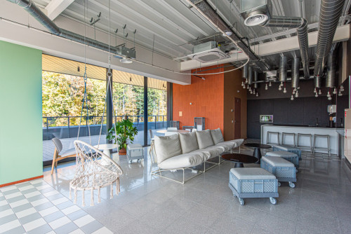 Stunning Stylish Complex w/ Gym + Coworking near grocery store