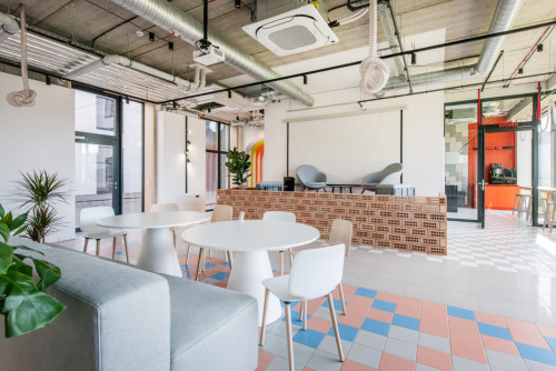 Stunning Stylish Complex w/ Gym + Coworking near grocery store