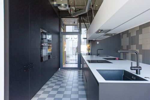 Stunning Stylish Complex w/ Gym + Coworking near grocery store