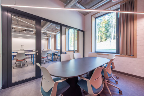 Stunning Stylish Complex w/ Gym + Coworking near grocery store