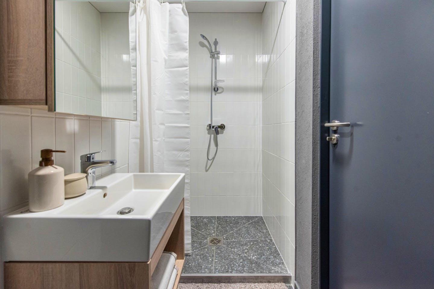 Private Single Studio - Stunning Stylish Complex w/ Gym + Coworking near grocery store Apartment - Gallery - 8