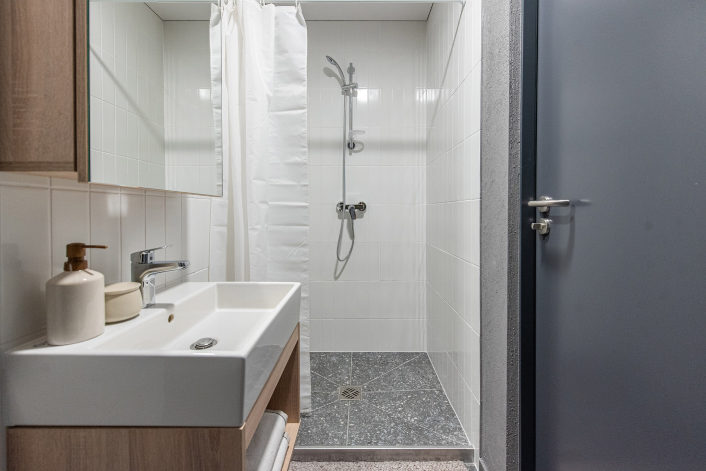 Private Single Studio - Stunning Stylish Complex w/ Gym + Coworking near grocery store Apartment - Gallery - 16