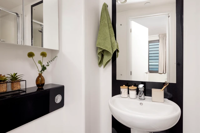  Medium High Double En-Suite  -  Avon Point  - Gallery -  2