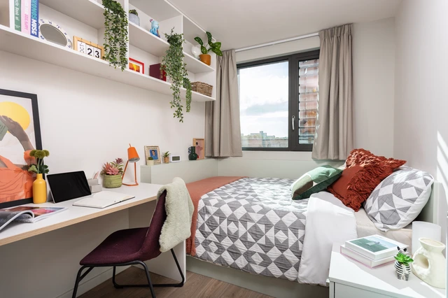  Small High Double En-Suite  -  Avon Point  - Gallery -  1