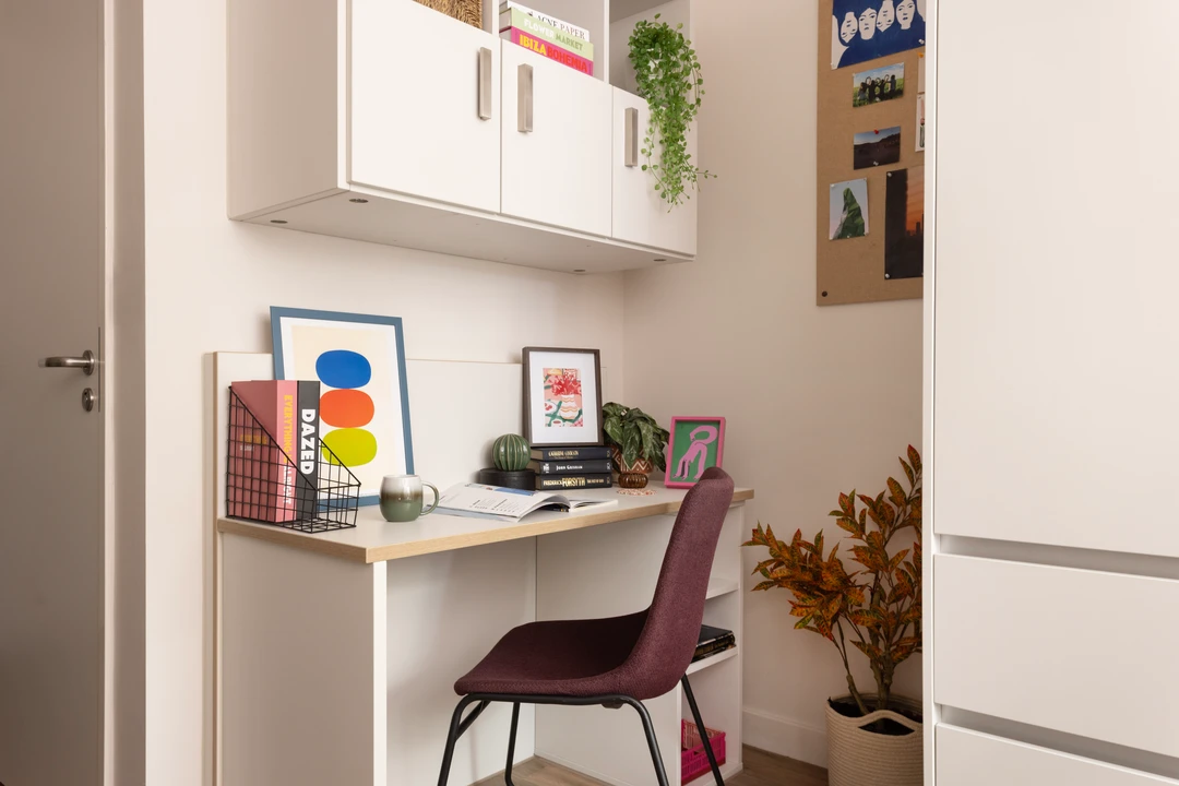 Extra Large Standard Double En-Suite: Three Bedroom Flat - Cathedral Park - Gallery - 2