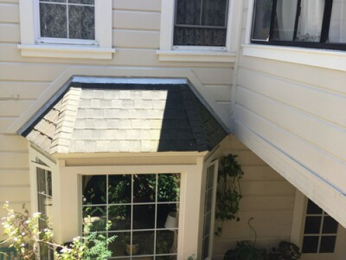 Room in Peaceful Queer Cottage