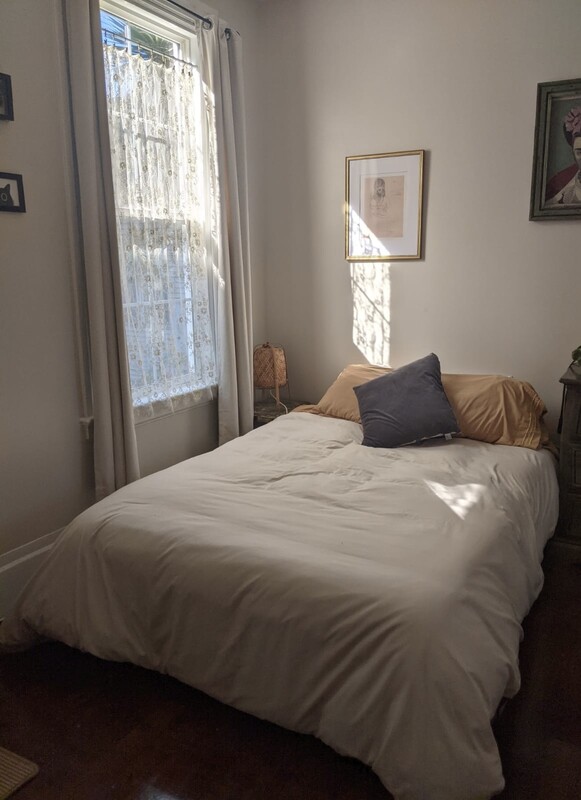  Primary Bedroom(Full Room)  -  Room in Peaceful Queer Cottage  - Gallery -  1