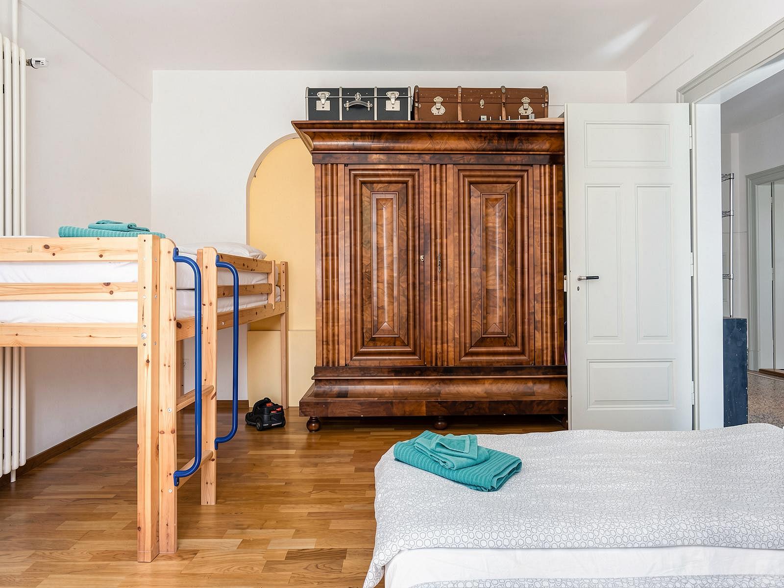  Bed In A 2-Bed Mixed Gender Room  -  Spacious Vibrant House w/ Backyard near Stöckacker (Tram) Home  - Gallery -  4