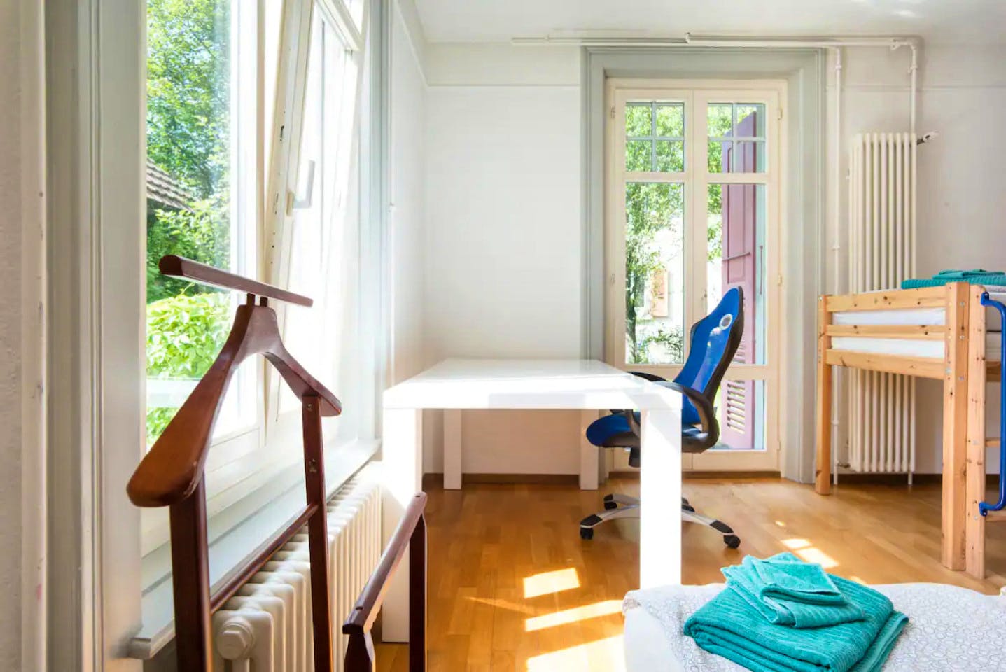  Bed In A 2-Bed Mixed Gender Room  -  Spacious Vibrant House w/ Backyard near Stöckacker (Tram) Home  - Gallery -  15
