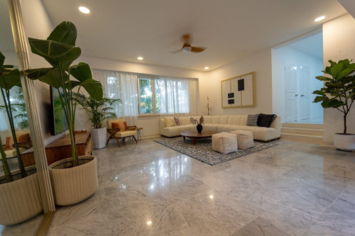 Elegant 6-bedroom apartment in suburban neighborhood near essential MRT Stations