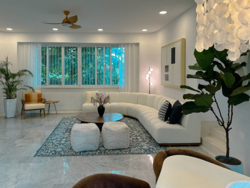Elegant 6-bedroom apartment in suburban neighborhood near essential MRT Stations