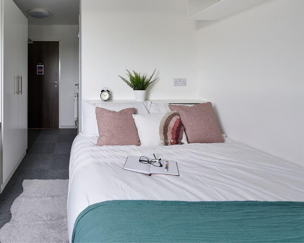  Deluxe En-Suite  -  Frobisher House  - Gallery -  2