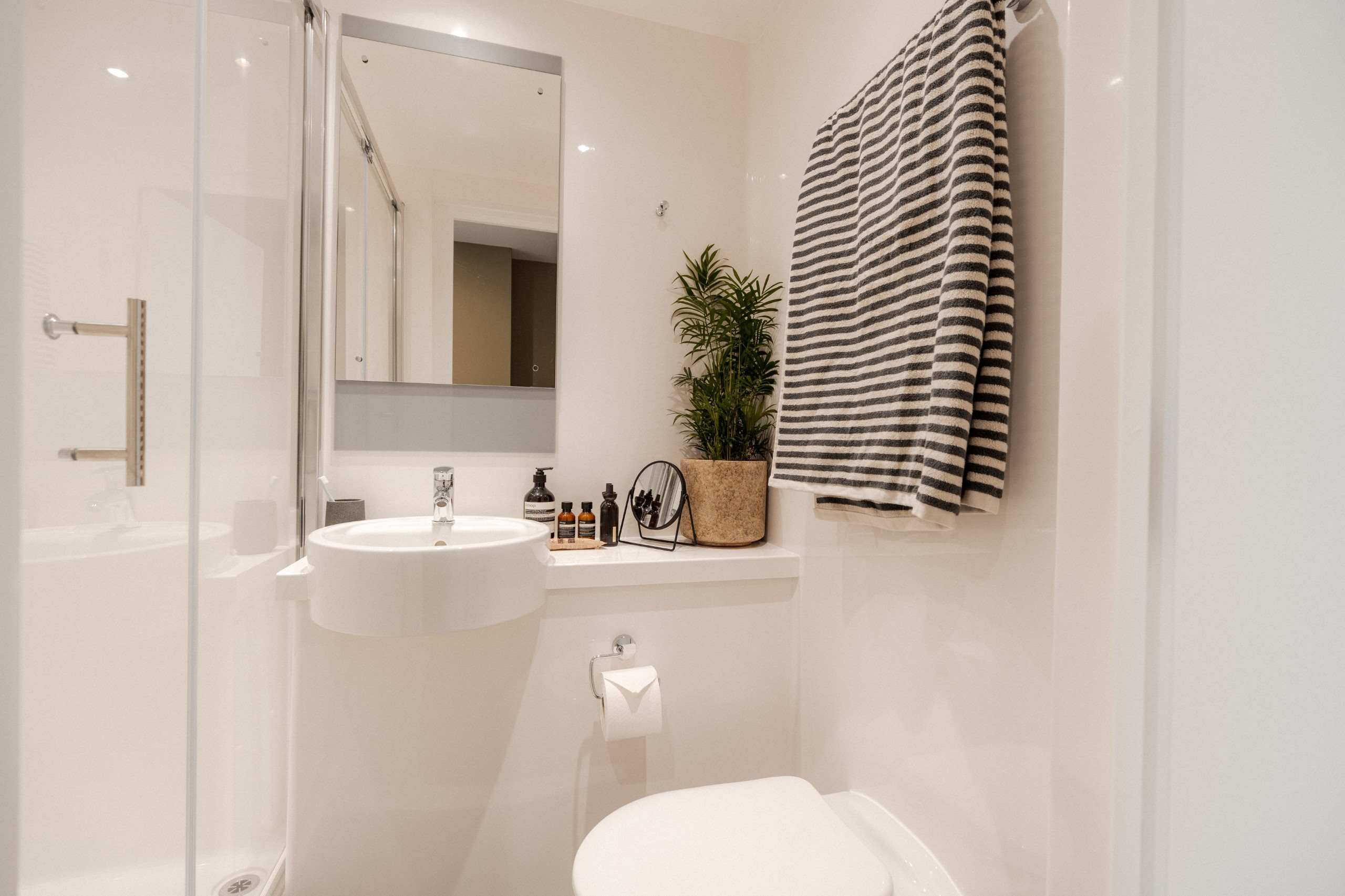 Deluxe En-Suite - 5