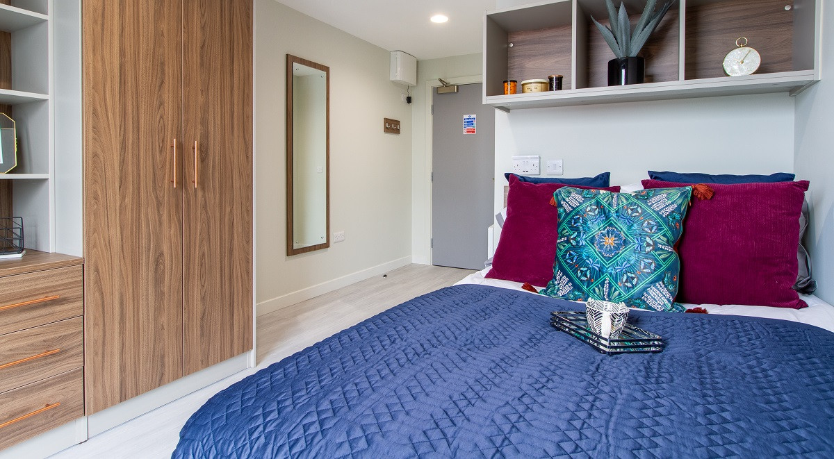 En-Suite Cluster 3 Bed - The Toybox - Gallery - 1
