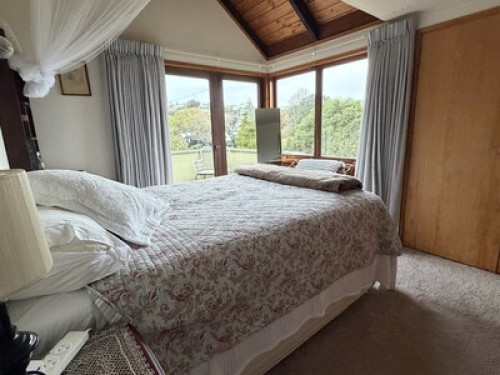 Rustic Chelsea Bay - Gallery - 18