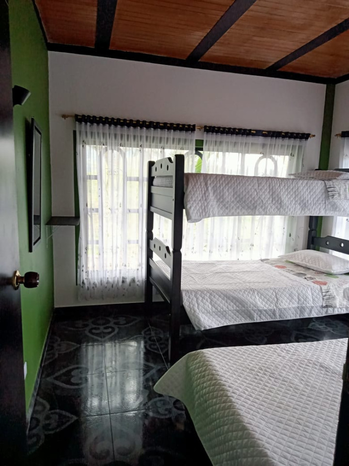  Bed In A 4-Bed Mixed Gender Room  -  Cozy House w/pool  - Gallery -  9