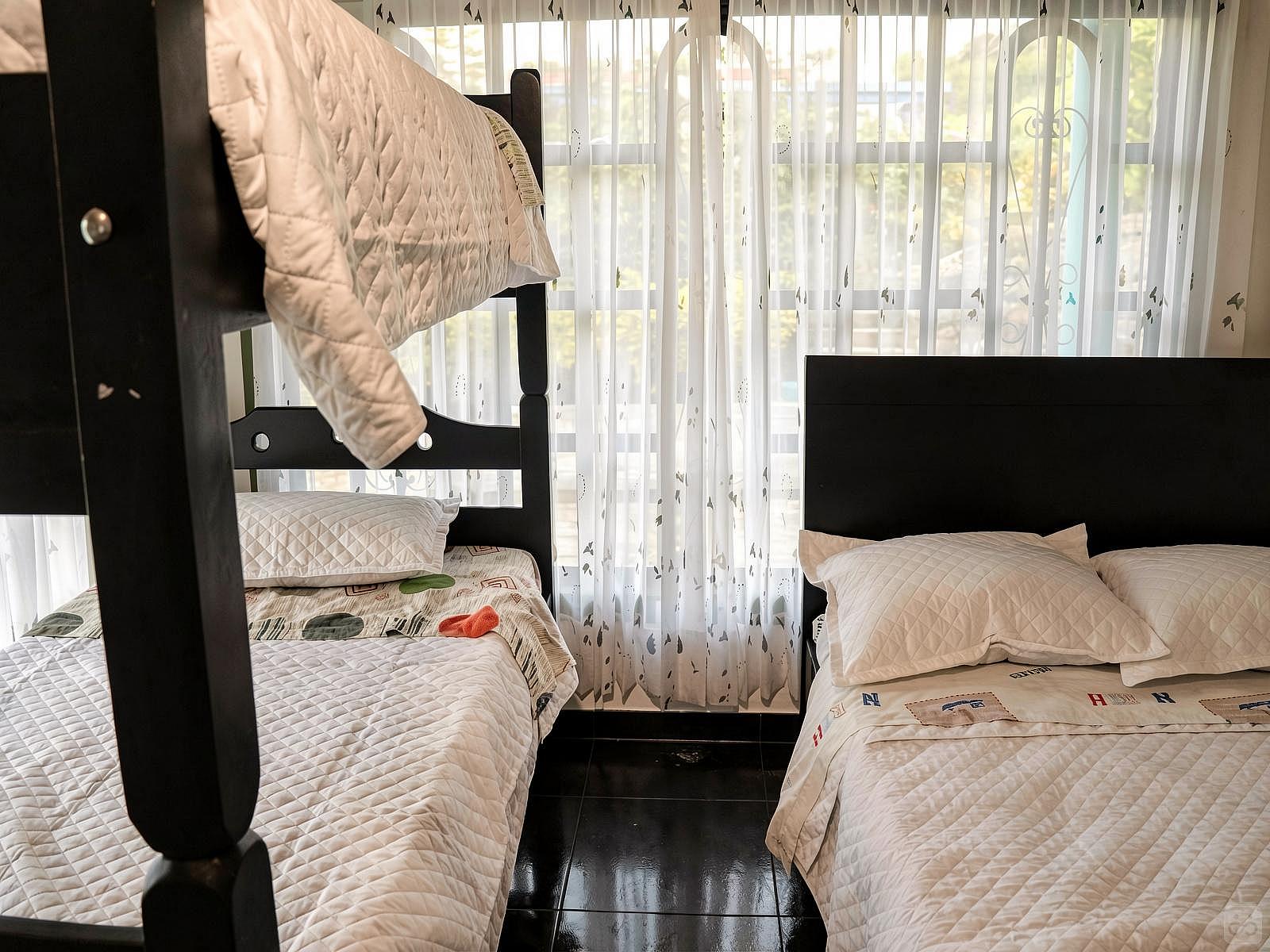  Bed In A 4-Bed Mixed Gender Room  -  Cozy House w/pool  - Gallery -  25