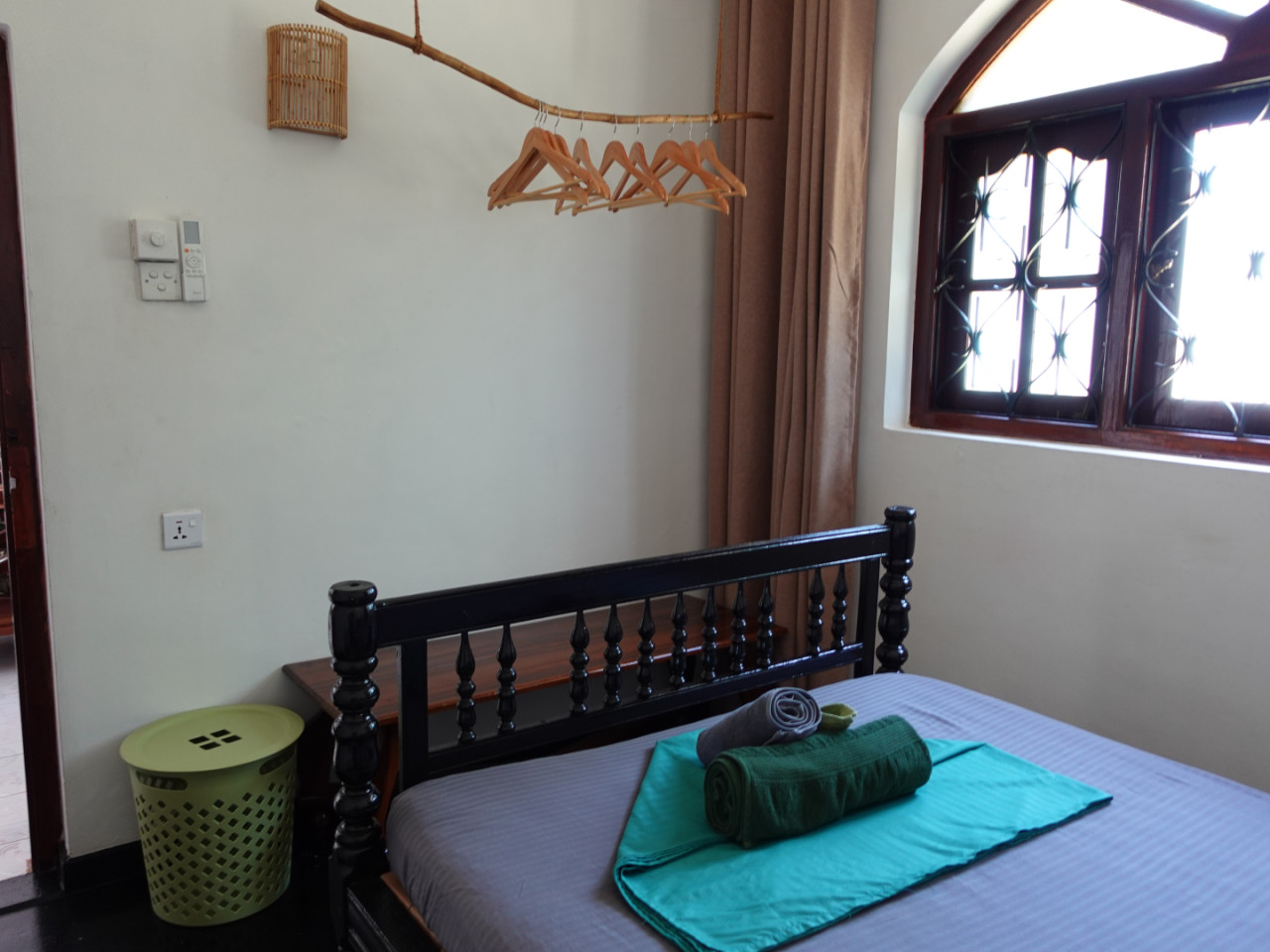 Private Double Room With Shared Bathroom In Hallway - 22